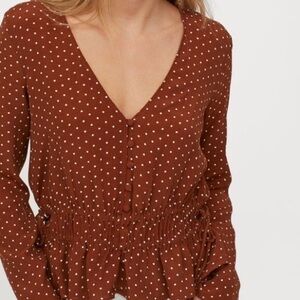 H&M Polka Dot V-Neck Shirred Waist Long Sleeve Top Brown & White Size 6